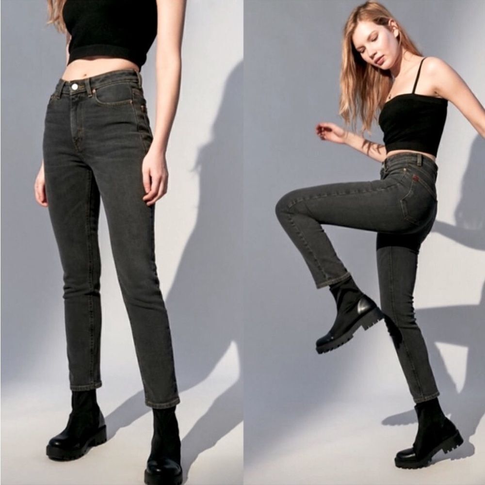 BDG Girlfriend High Rise Jeans, washed black size 28